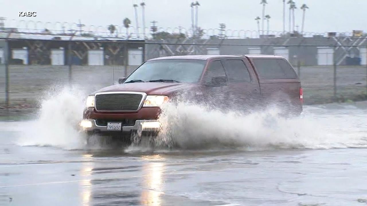 Extreme weather slams both coasts in US