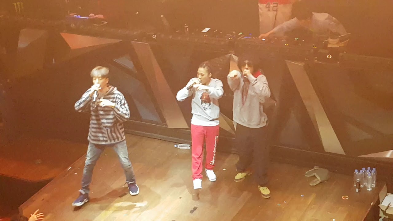 옥타곤 윤미래 공연 직캠  소외된 왼발을 한보앞으로