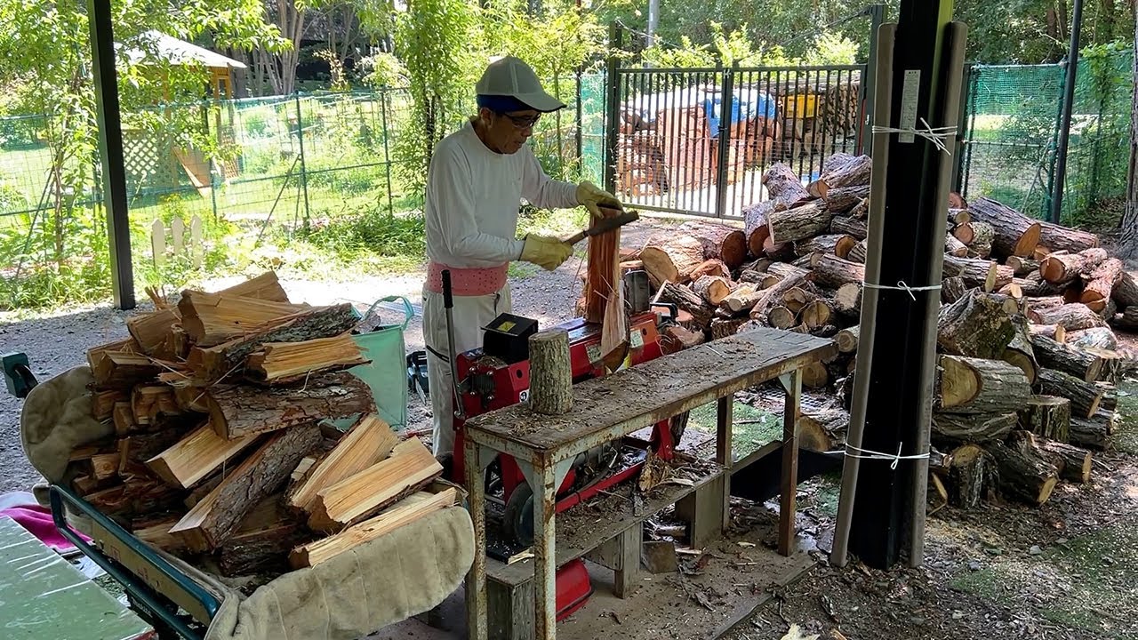 【ルンルンの裏庭】大量の薪を割ってスイス積みしたお父さん