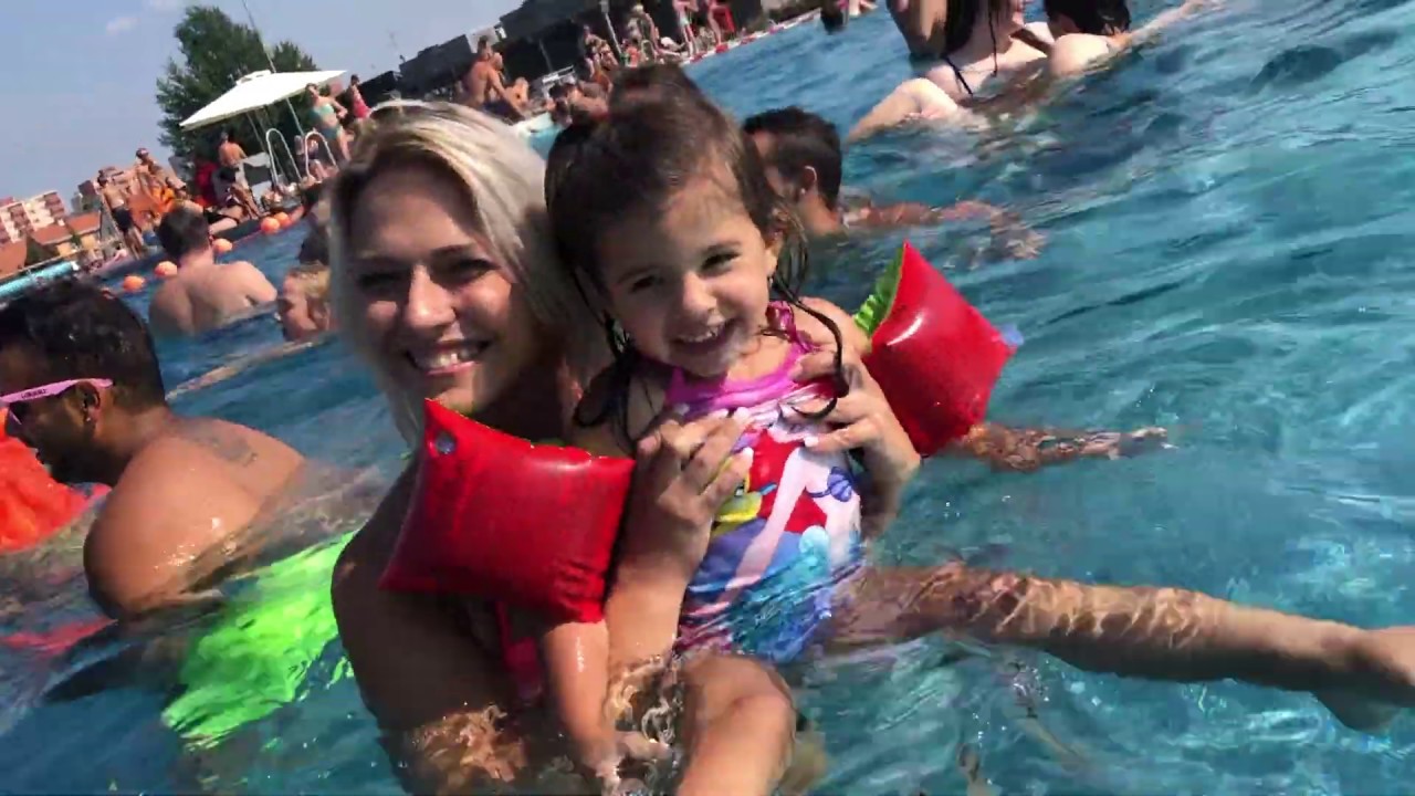 VLOG: Od Ještědu, party v Babylonu a Dinoparku konče aneb léto hororových 2019