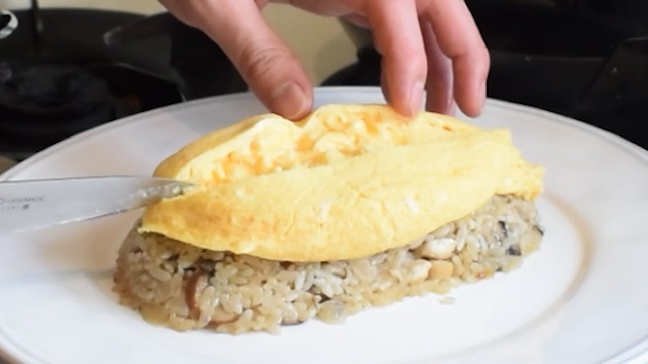 極上ふわとろオムライス　ガーリックバターチキンライスのオムライス