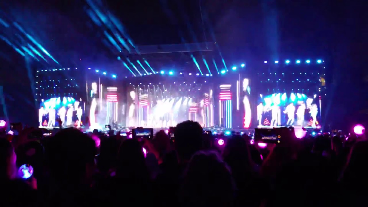 05052019 BTS ROSE BOWL 2019 DAY 2 BOY WITH LUV LA PASADENA
