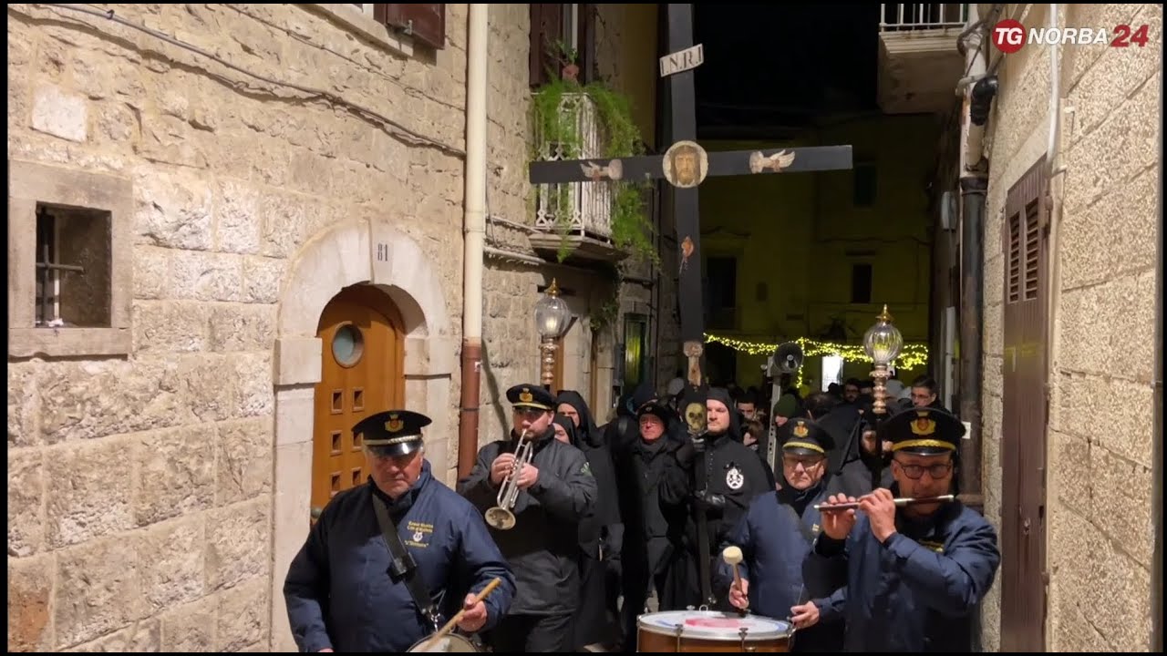 Molfetta, la processione della Croce