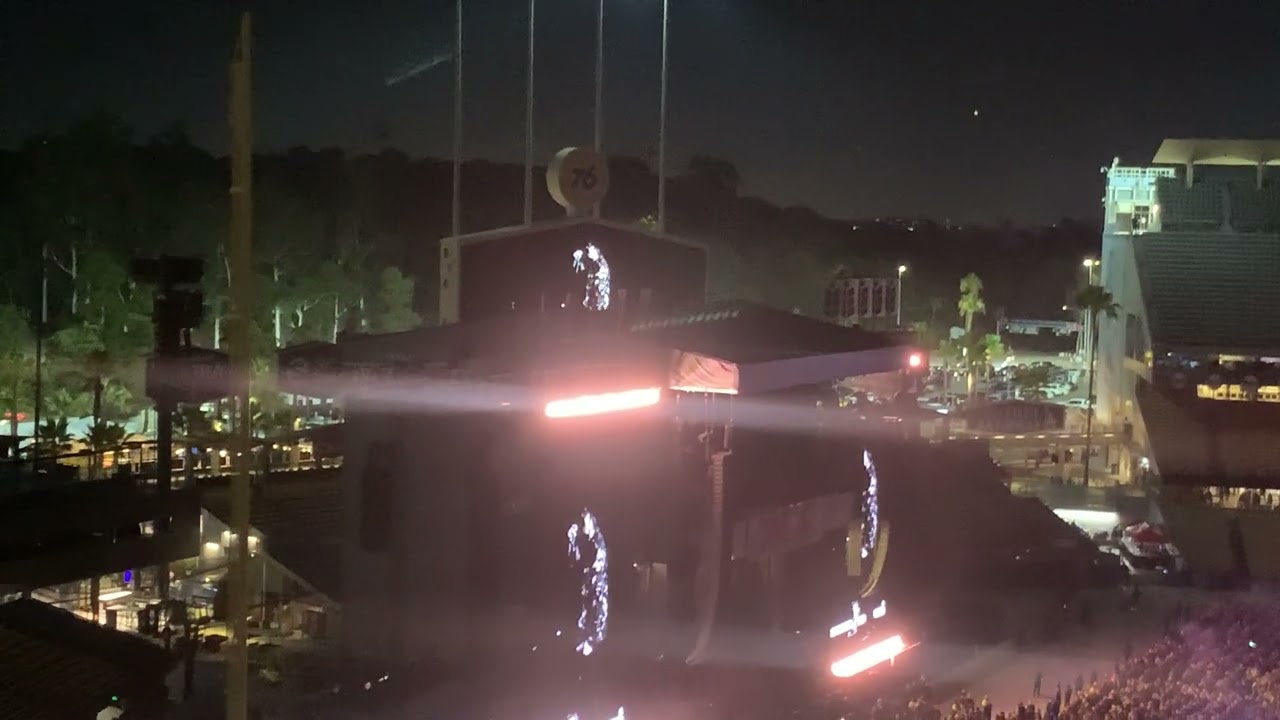 my footage of war beneath the rain when it debuted🤤