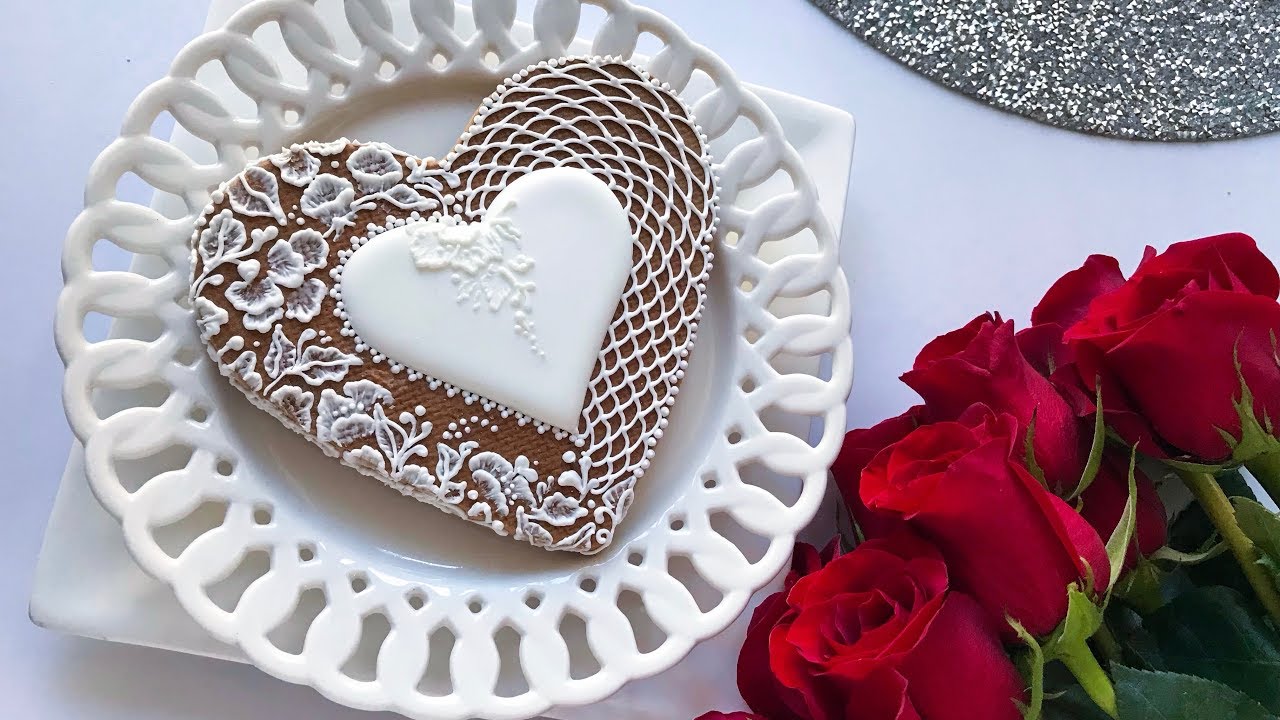 Lace Heart Cookie. Brush embroidery on sides of the cookie ❤️