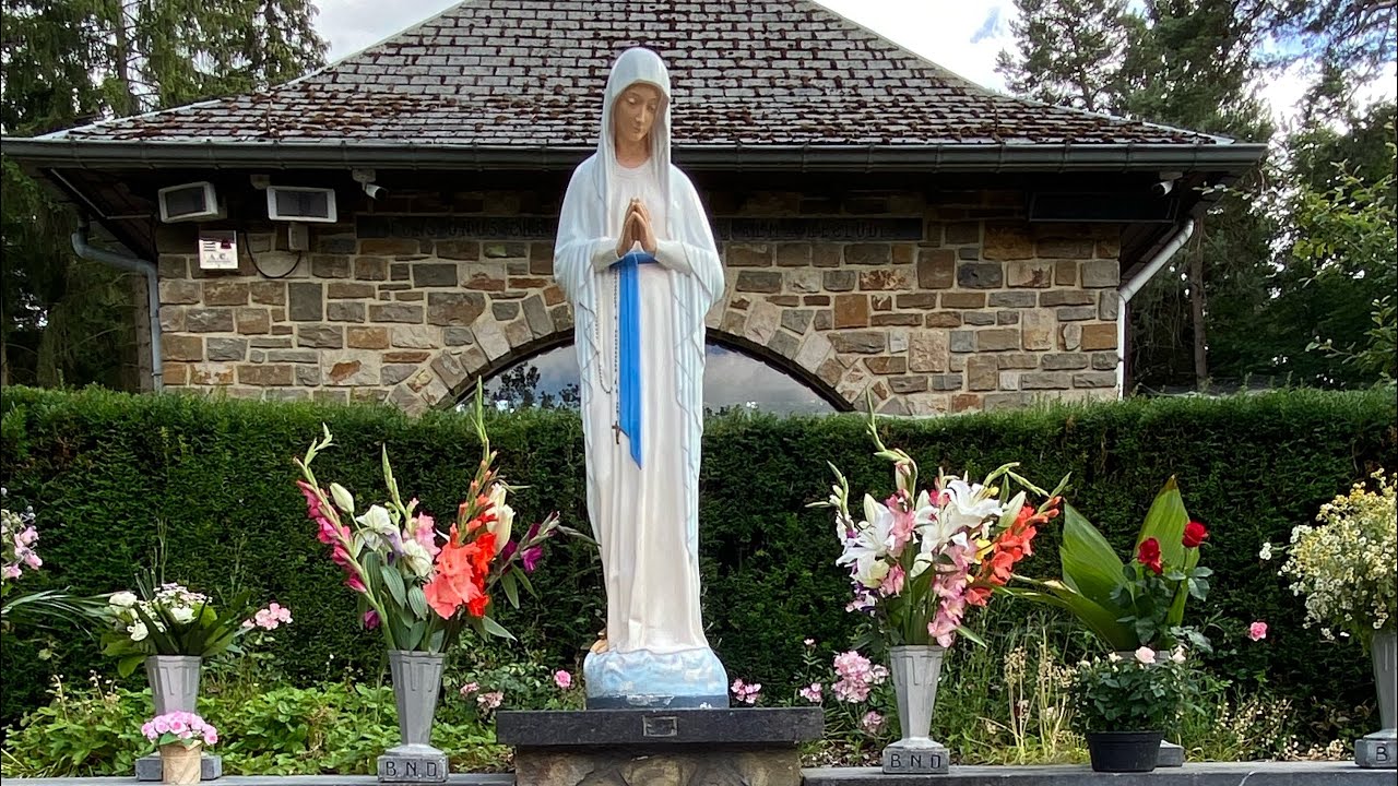 Notre-Dame de Banneux, Belgique. Belgium. Bélgica. A Virgem Maria.