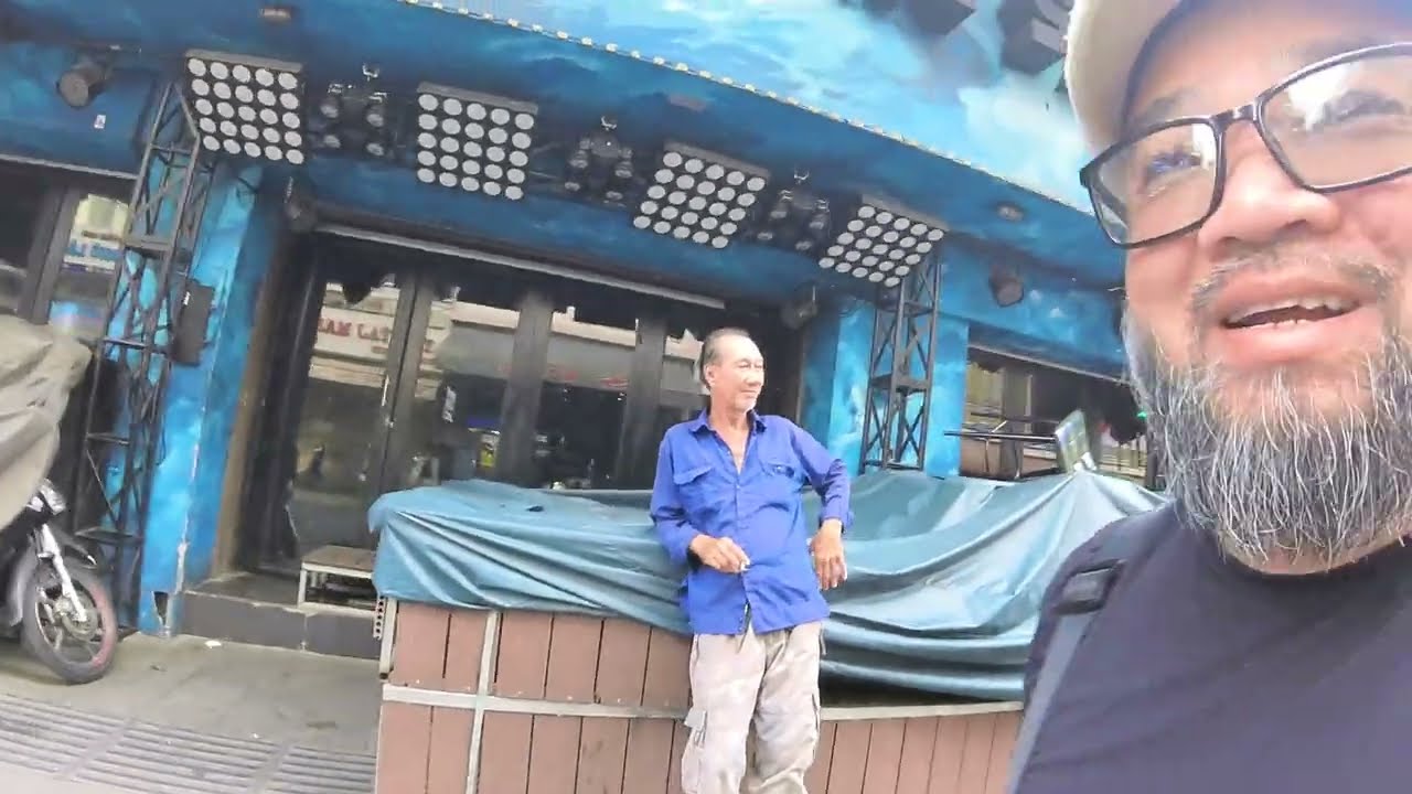  SAIGON Vietnam: Wandering the Streets of HCMC 🇻🇳 District 1
