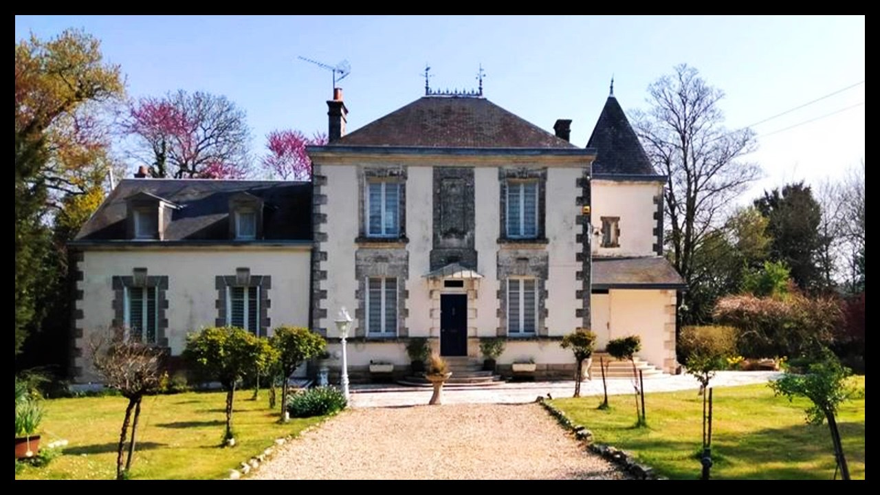Le Petit Ch&acirc;teau на продажу, Пуату-Шаранта, Франция