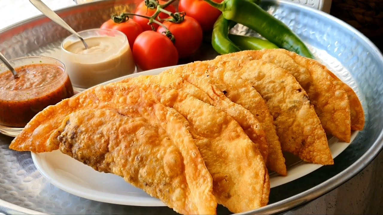 כיסוני בשר קראנצ'ים(צ'יבורק) Chebureki- fry meat pie سمبوسك لحم مقرمش