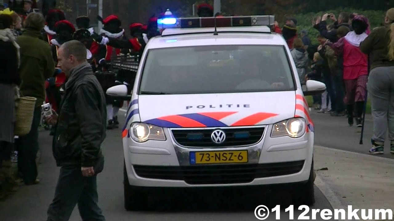 Politie bij Sinterklaas intocht in Oosterbeek.