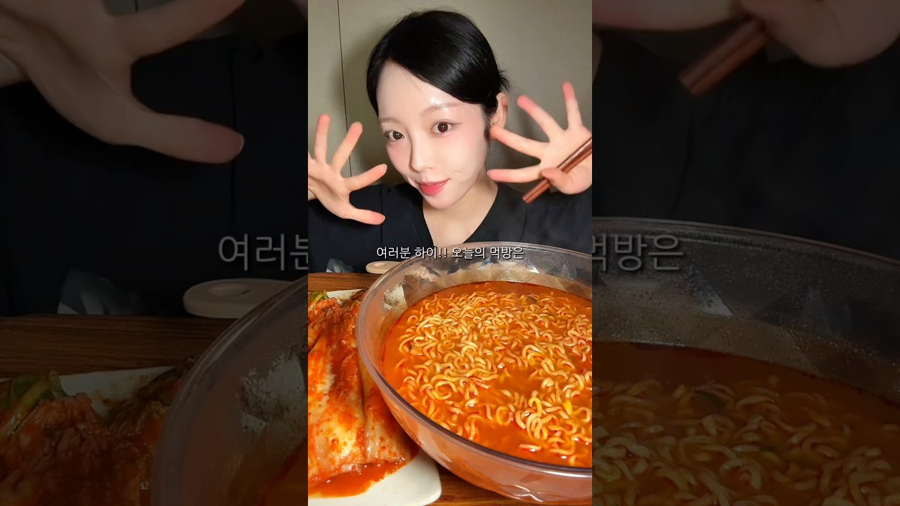공복운동 끝나고 먹는 틈새라면 빨계떡 3봉 실비김치 먹방...🔥