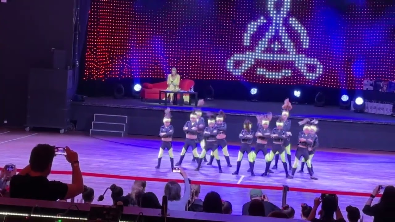 Moje první soutěž v Brně S mojí taneční skupinou (Dance versity motors Hustopeče)