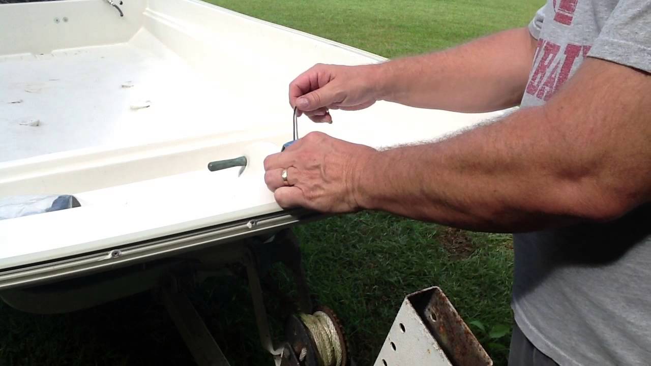 Steve's Boston Whaler Restoration Part 13 - Rubrail and CC