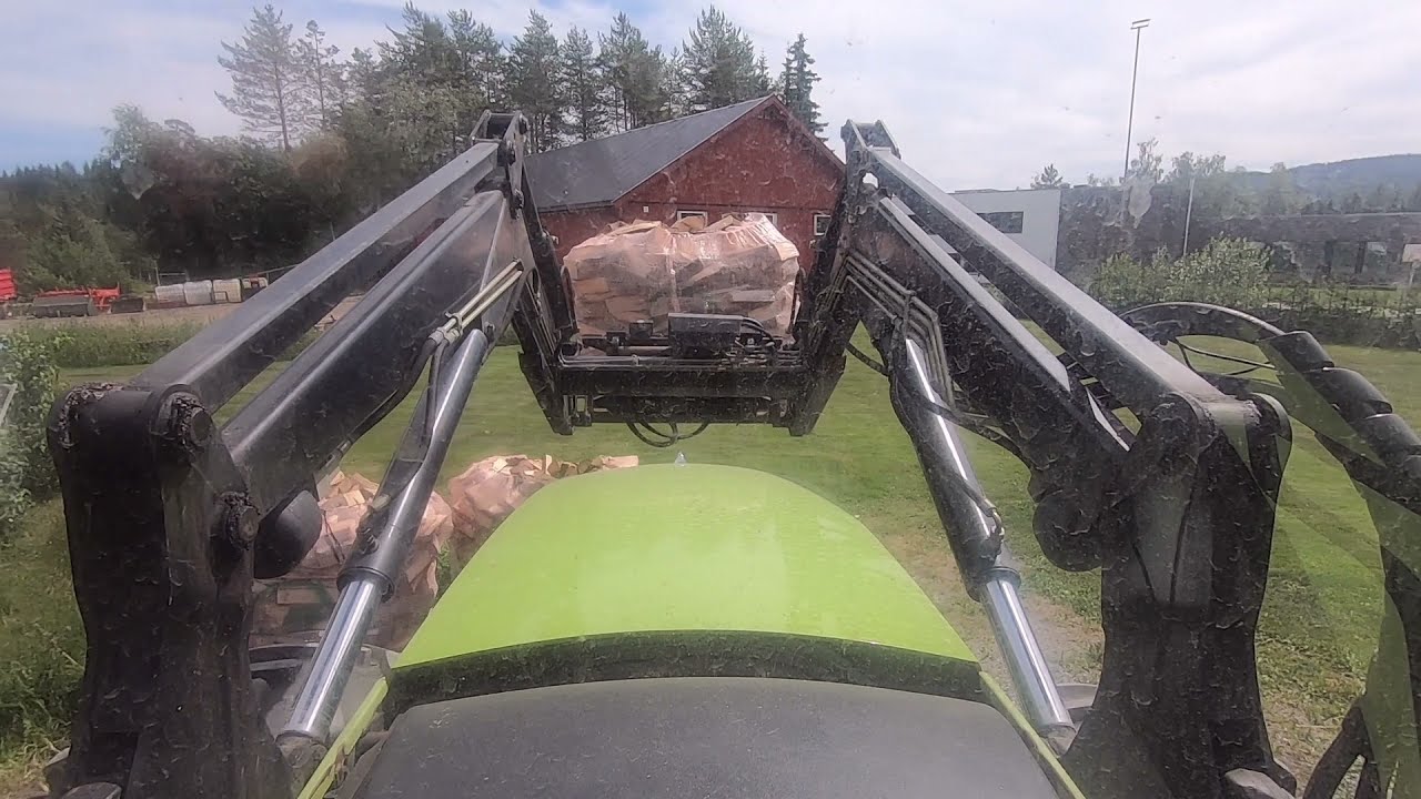 Drive up the valley to pick up next winter's firewood. With Claas Ares 697 ATZ and tractor trailer.
