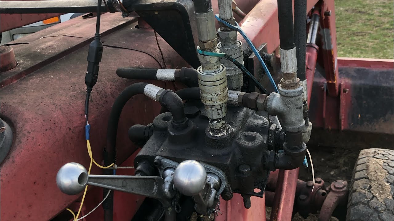Overview on IH 444 hydraulics for the front lift, bucket, rear 3 point, added on rear hydraulics