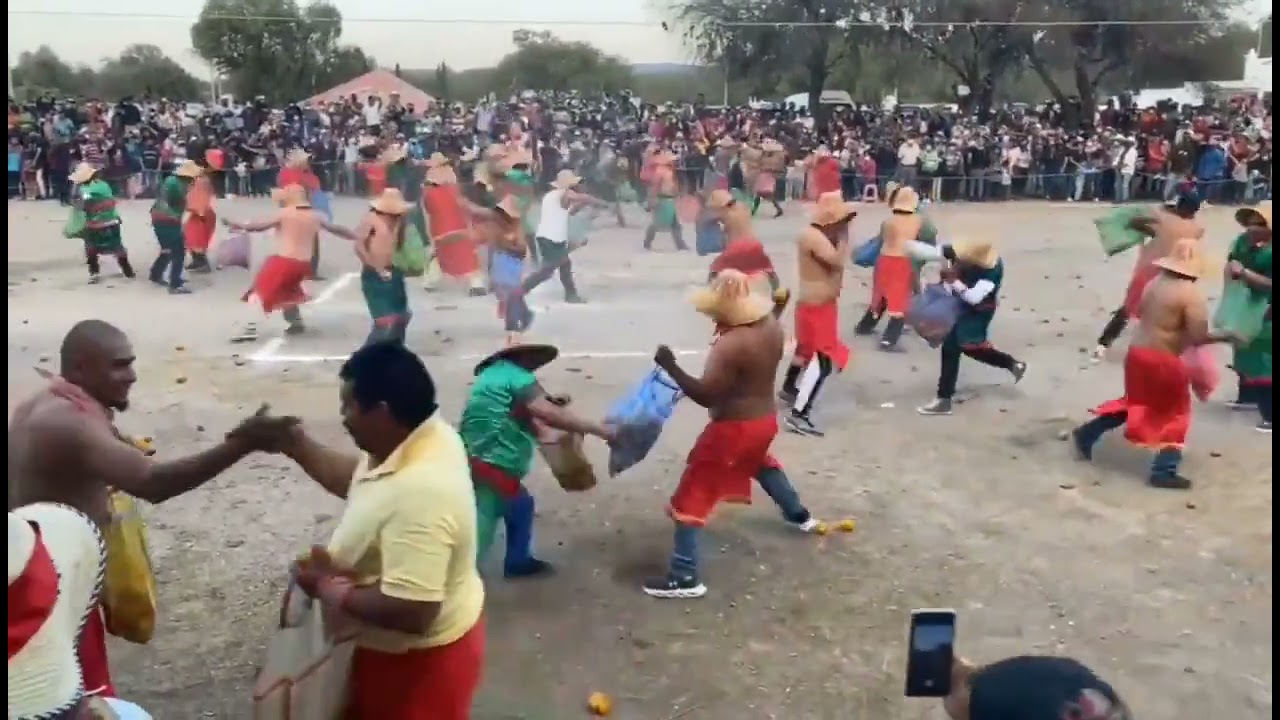 Regres&oacute; el combate de naranjazos a Alfajayucan, Hidalgo