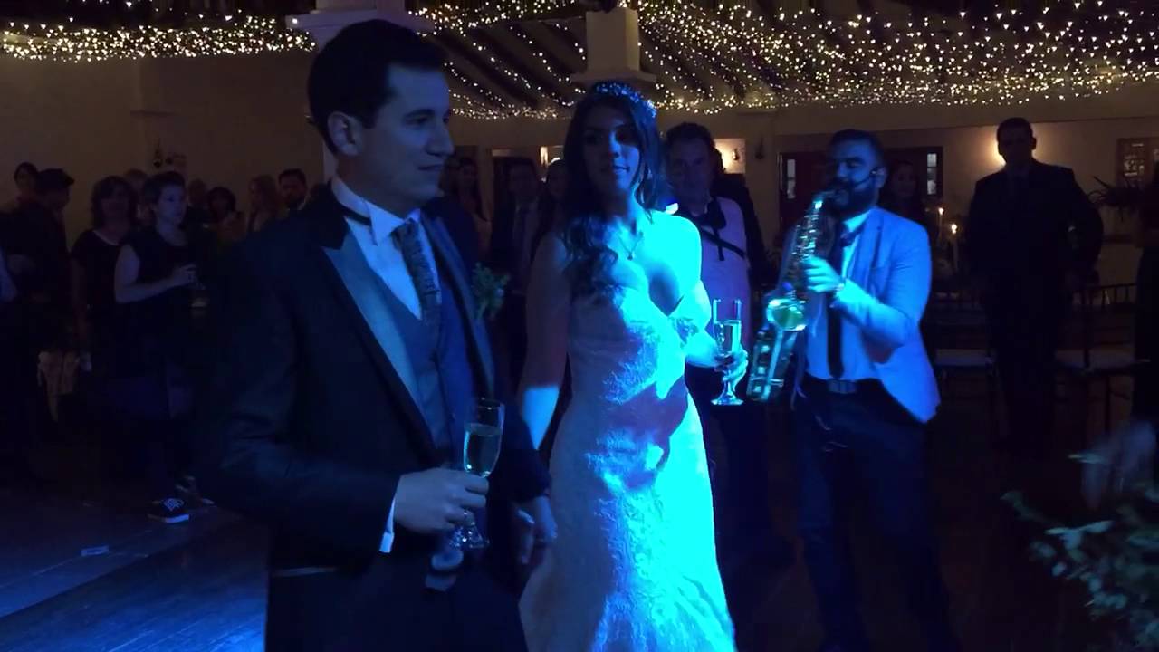JUAN SAXO ÚNICO - RECIBIMIENTO ESPOSOS SALÓN