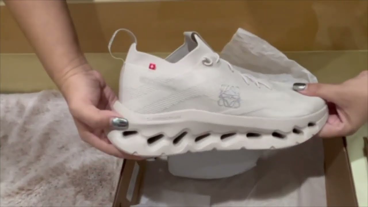 Unbox LOEWE x On Cloud Sand Sneakers ของแท้สีใหม่แบบชัดๆ สั่งออนไลน์เว็บ LOEWE ส่งถึงไทยแค่ 3 วัน