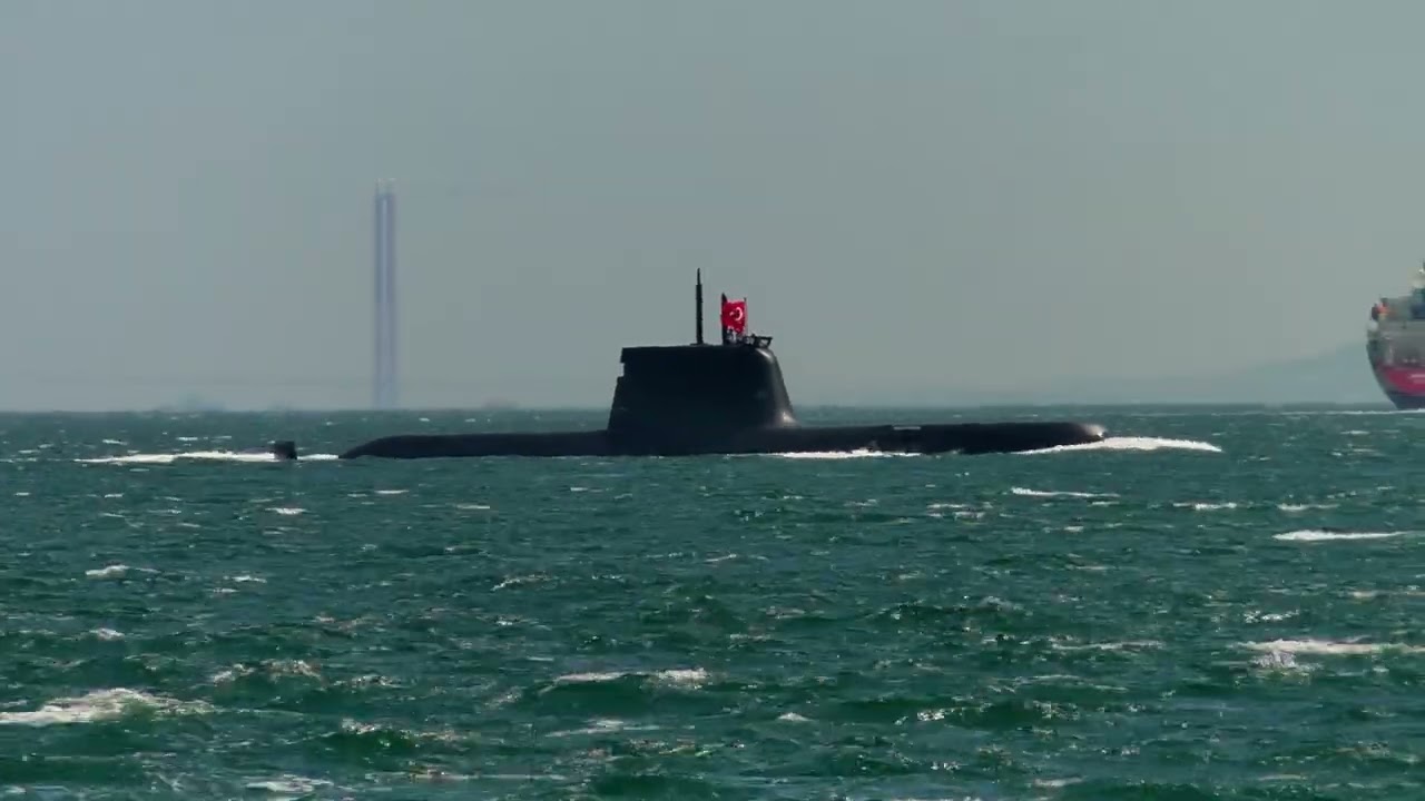 TCG Işın ve TCG Pirireis Çanakkale Boğazı'nda #türkye #çanakkale #eceabat #çanakkaleboğazı