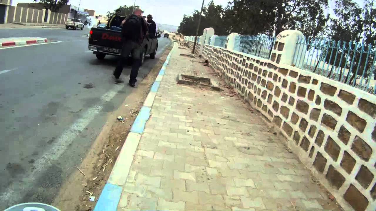 Behind the Scenes Libyan revolution - We get a ride to the border