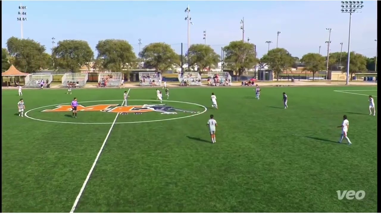 Lucas Ram&iacute;rez Center Defensive Midfield/ Center Back College Soccer Sophmore Year 