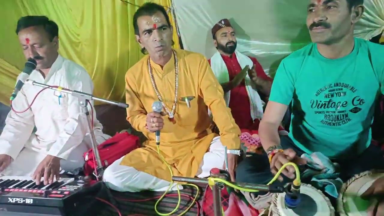 हे लाड कन्हैया प्यारी बज बांसुरी।