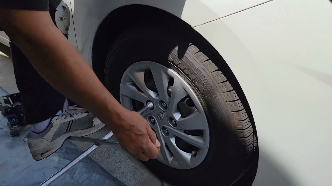 Como cambiar una llanta | Correctamente y facilisimo de cualquier carro!