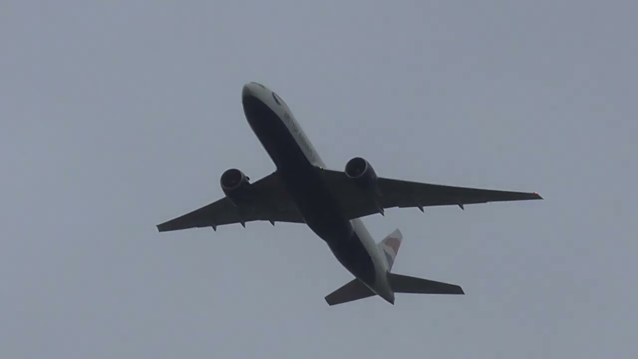 British Airways G-VIID Making A Noise Departing London Heathrow #b772 #Heathrow
