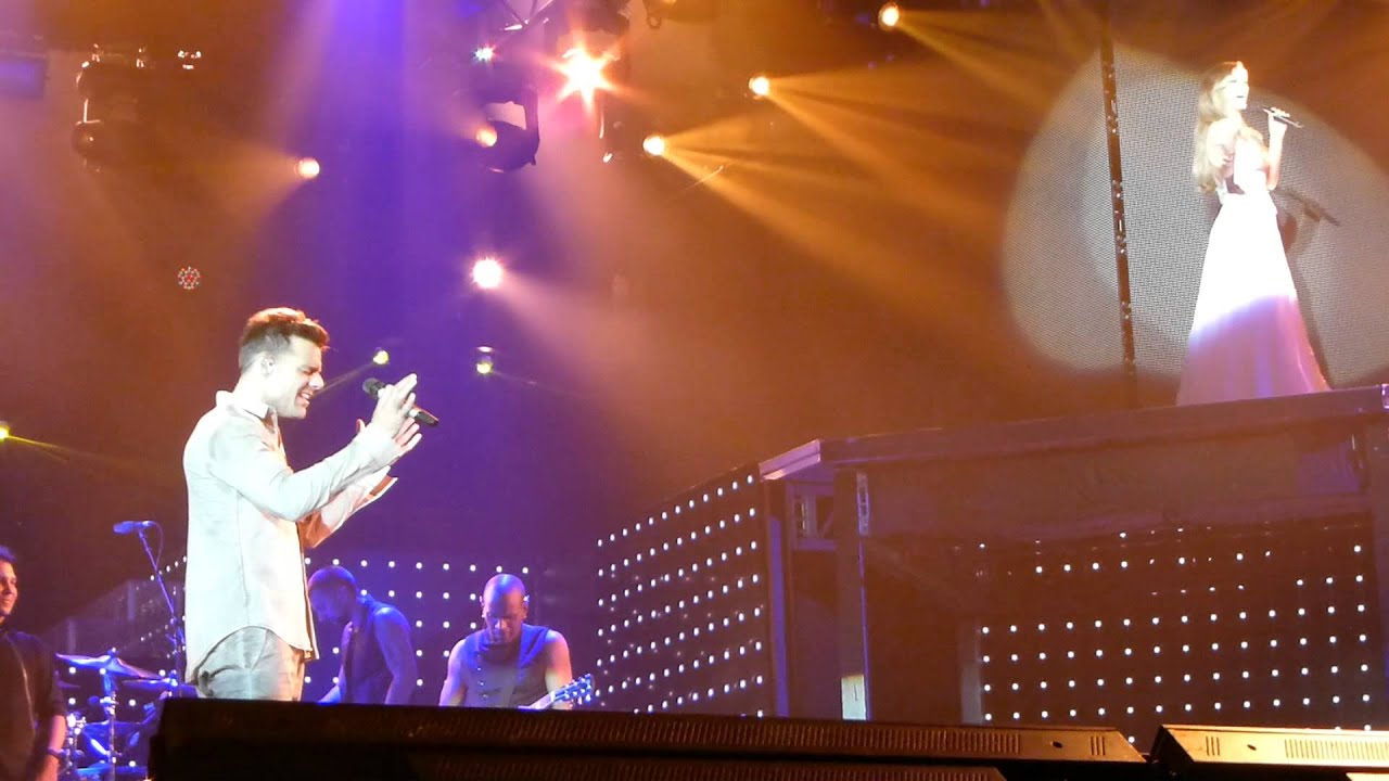 Ricky Martin & Delta Goodrem  Private Emotion - Townsville Entertainment Centre