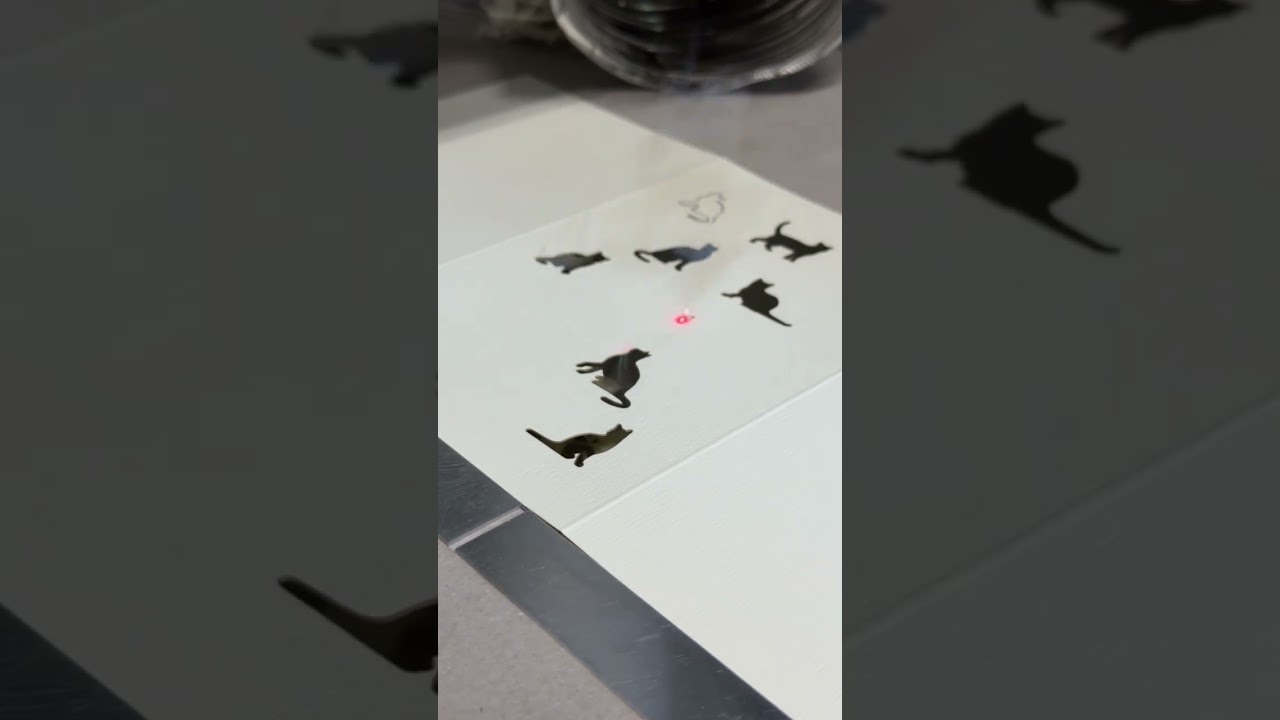 Incisione laser di un biglietto su carta OldMill Fedrigoni