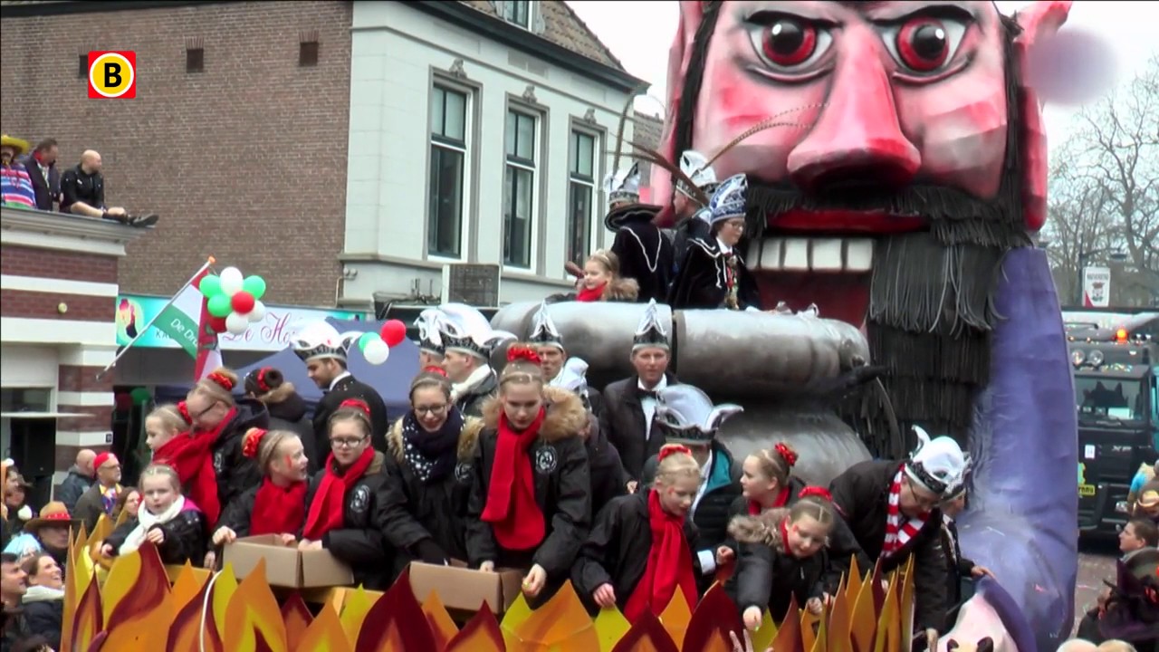 De optocht in Waeverstadt (Gemert) tijdens carnaval 2017