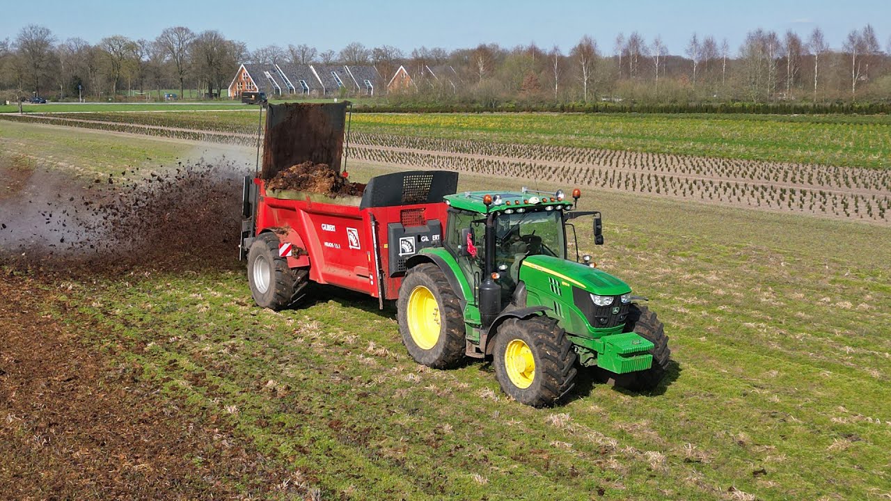 Spreading Manure | John Deere 6155R + Gilibert Helios | 2023