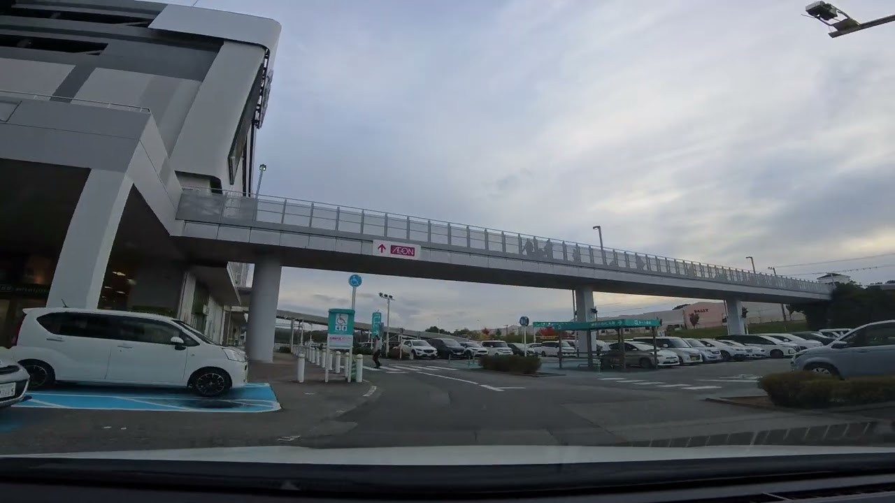 [ 4K ]【イオンモール神戸北】の立体駐車場に入ってみました。[4K] I entered the multi-story parking lot at AEON Mall Kobe Kita.