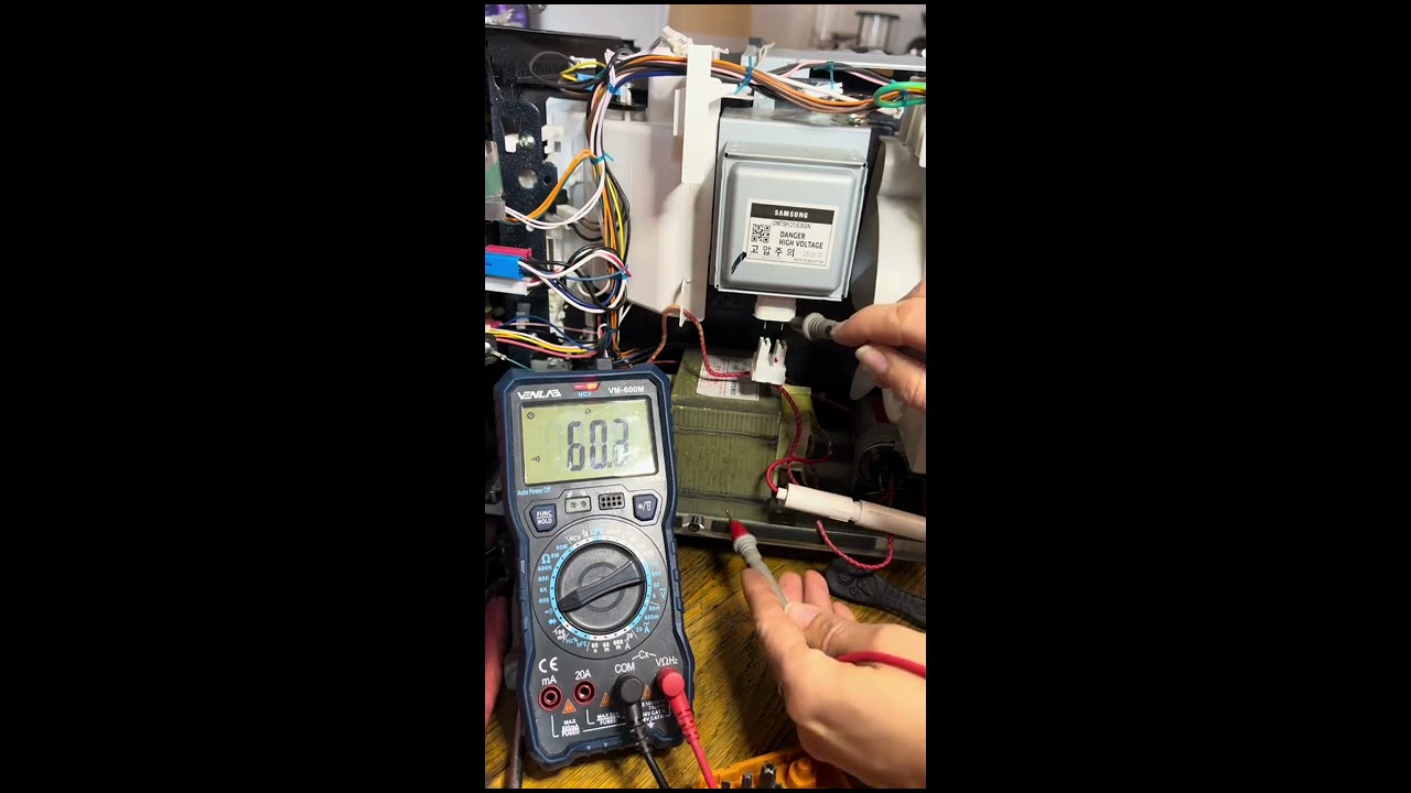 Micro-ondes qui ne chauffe plus. Test et réparation magnétron 
