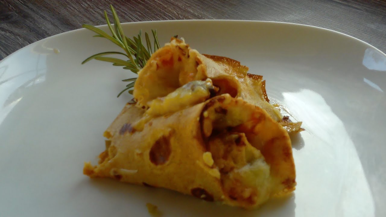 Feurige Palatschinken mit Käse überbacken