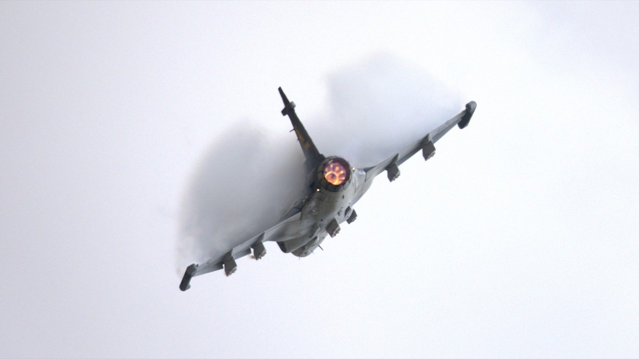 SAAB JAS 39 Gripen Czech Air Force Demo | Extreme Maneuverability