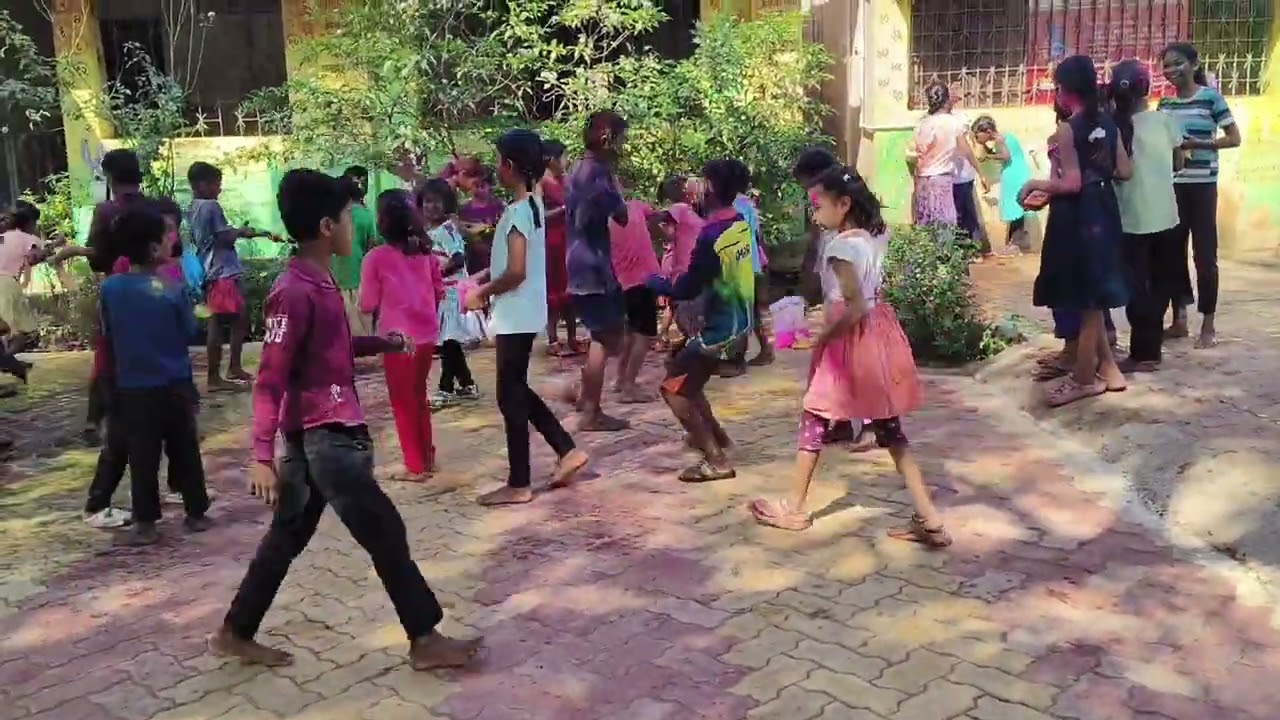 🌈🔥 शाळेत विद्यार्थ्यांनी उत्साहात साजरी केली होळी! 🔥🌈