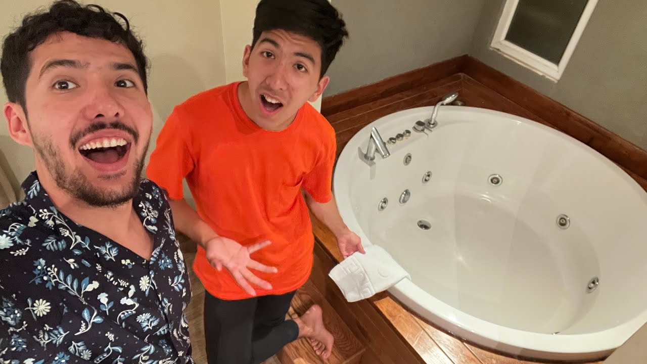 Our Hotel room has Jaccuzi!!!