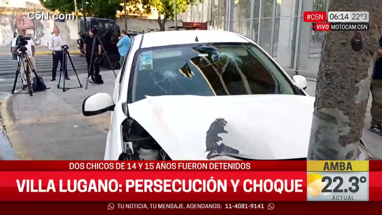 PERSECUCIÓN y CHOQUE en VILLA LUGANO: DOS MENORES ROBARON un AUTO y terminaron  contra un POSTE