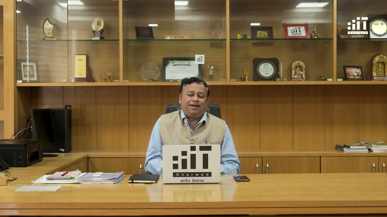 Welcome Address By 𝐏𝐫𝐨𝐟. 𝐒 𝐑 𝐌𝐚𝐡𝐚𝐝𝐞𝐯𝐚 𝐏𝐫𝐚𝐬𝐚𝐧𝐧𝐚, Director, IIIT Dharwad   to the Students.