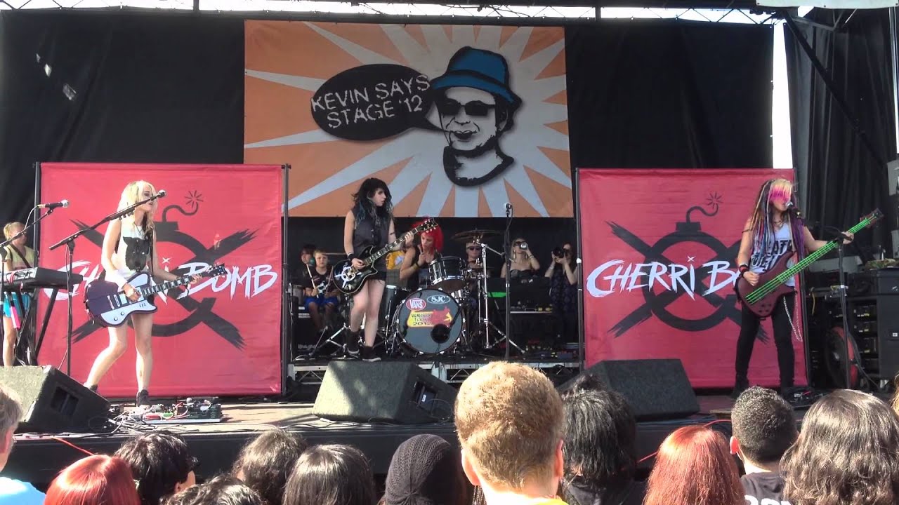 Cherri Bomb - Hold On (LIVE @ Warped Tour Nassau Coliseum)
