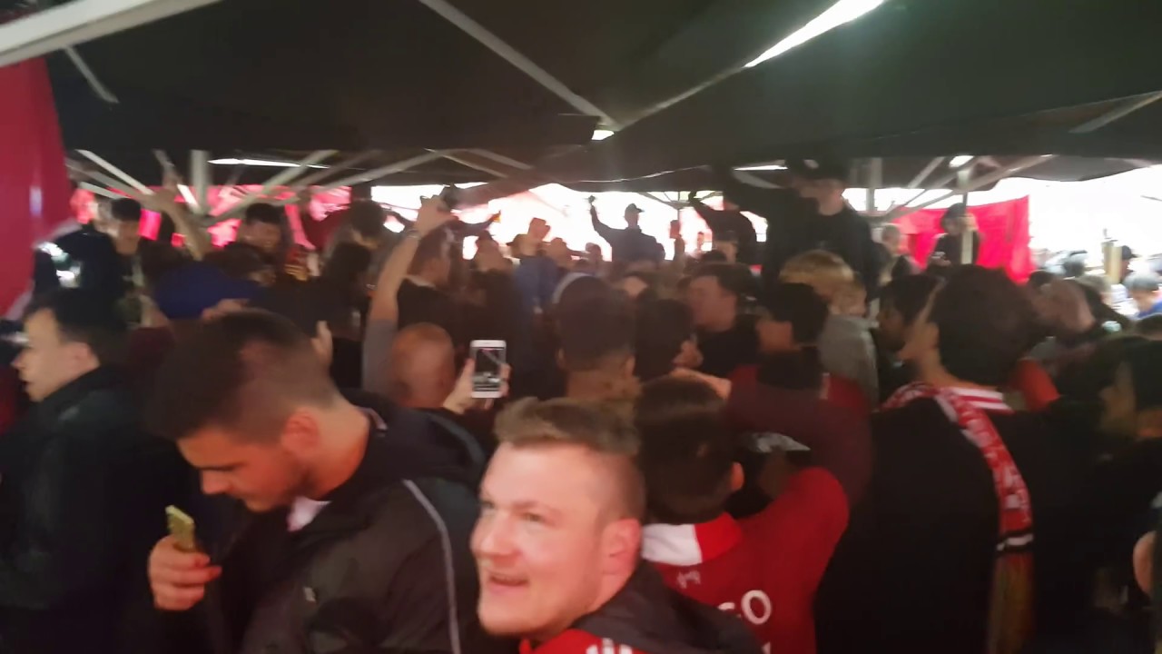 LFC fans singing Bobby Firmino song in Porto