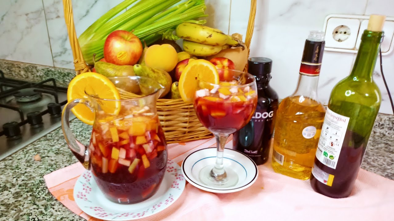 #sangría##española##o##cuerva# #andaluza##con##fruta# y #apio#