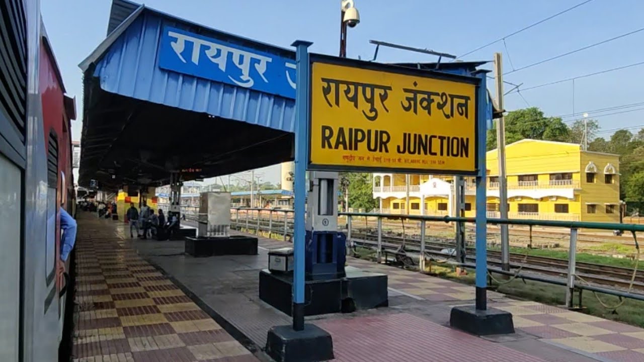 RAIPUR JUNCTION RAILWAY STATION ON BOARD ARRIVING & DEPARTING 18518 VSKP-KORBA EXPRESS