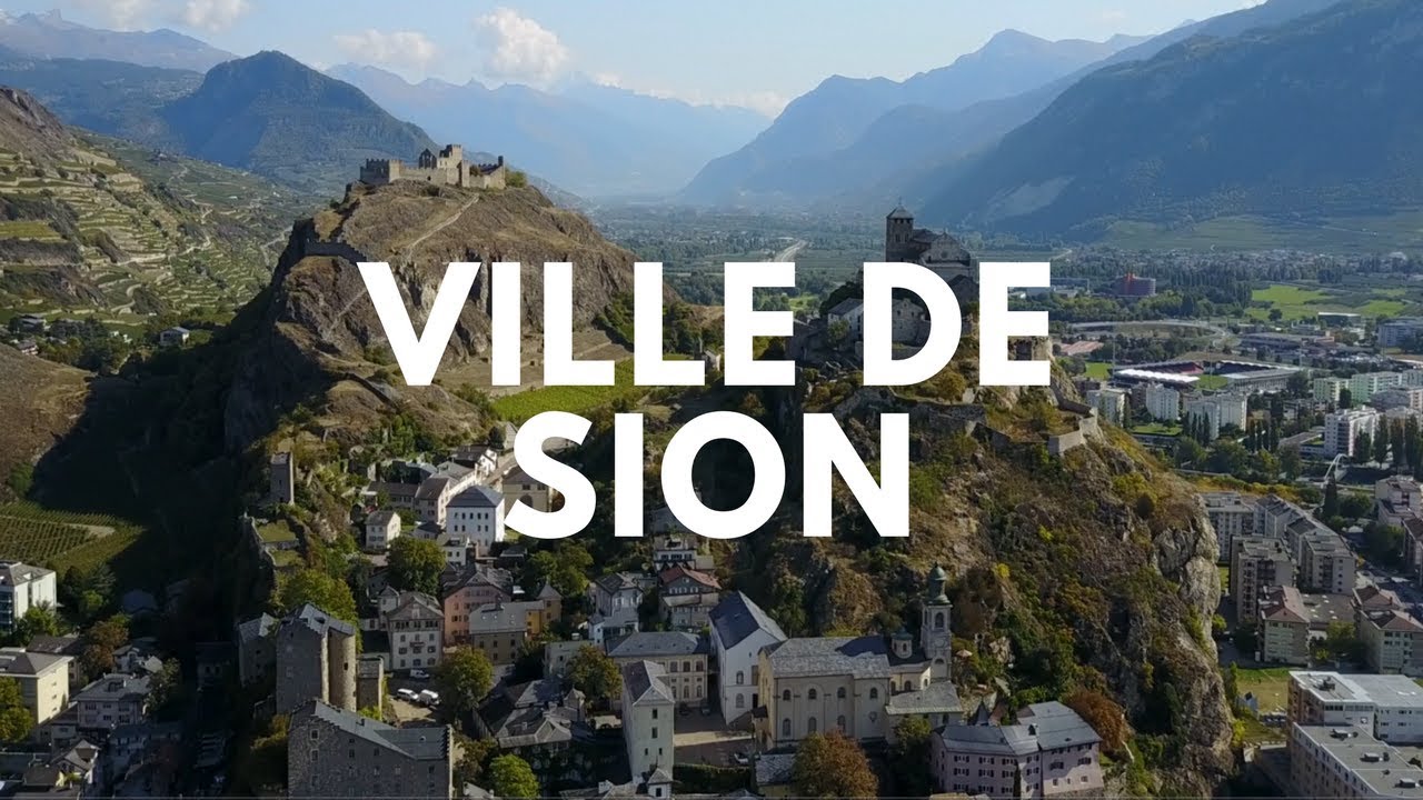 [4K] Drone Footage / Une ville dans les Montagnes