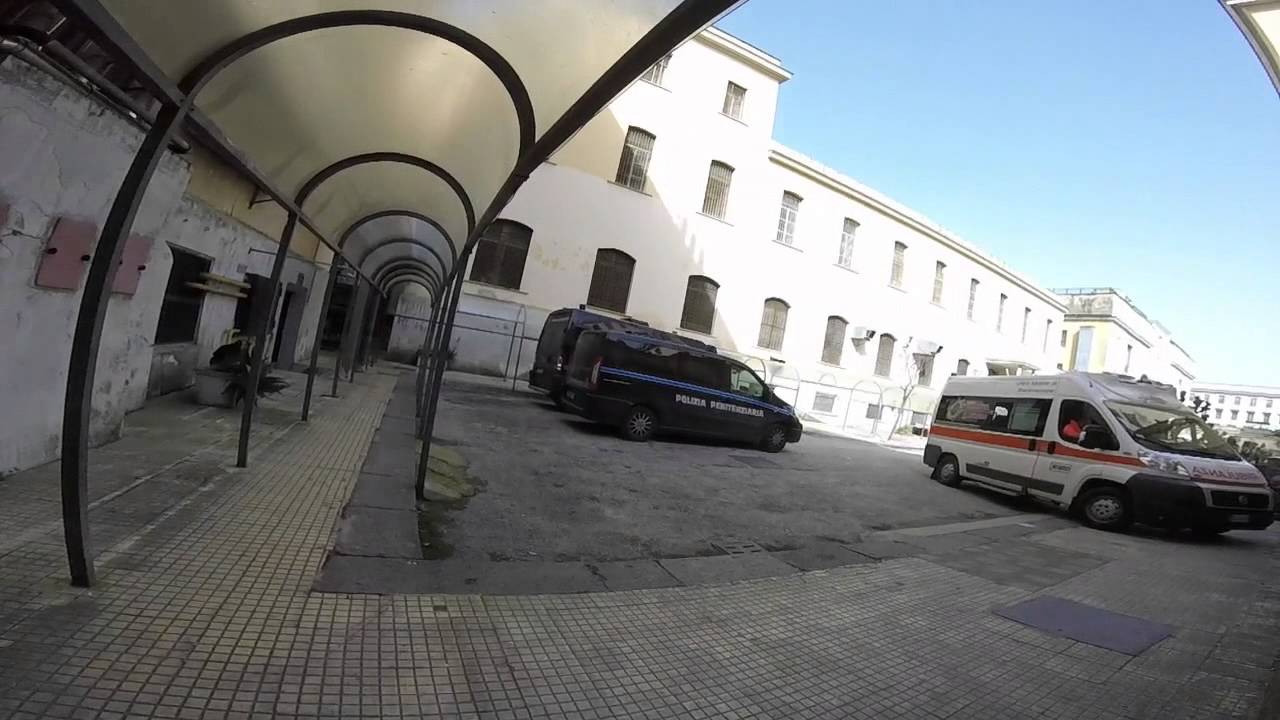 Poggioreale, il lavoro del poliziotto penitenziario