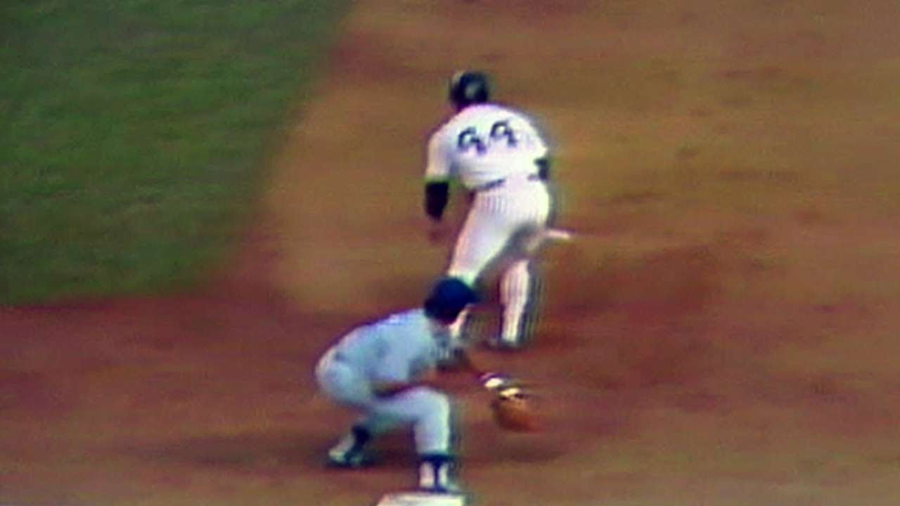 WS Gm4: Run scores after throw deflects off Jackson