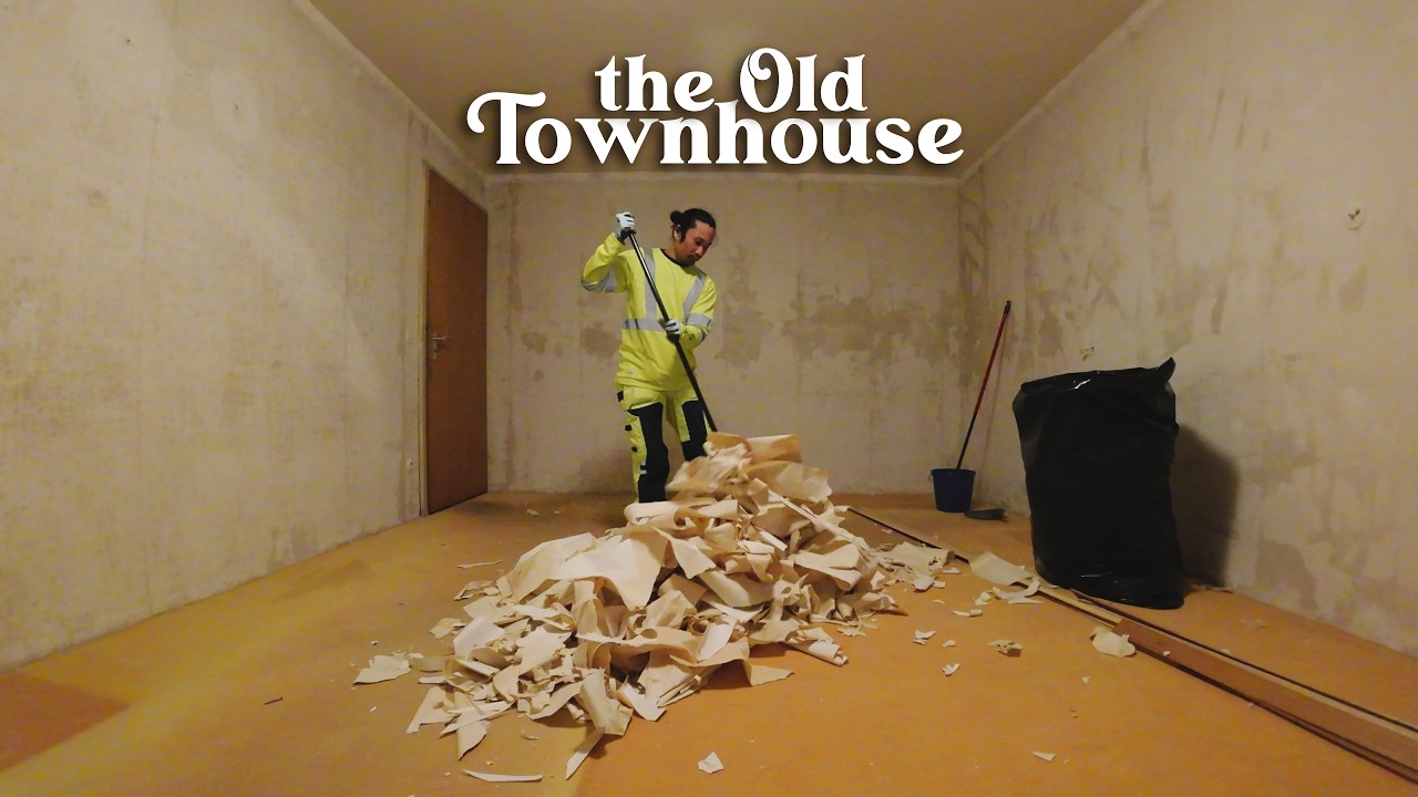 I removed all wallpapers in our old german townhouse - DIY Renovation Project.