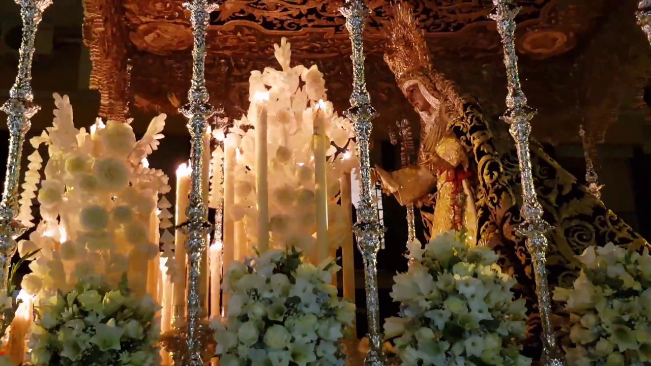 Esperanza de Triana por la calle San jacinto, salida extraordinaria por los seiscientos años.
