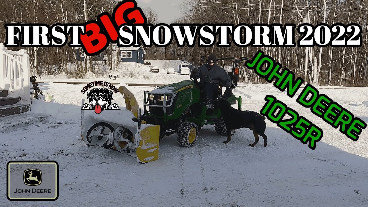 JOHN DEERE 1025R BLOWING SNOW FIRST SNOW STORM 2022